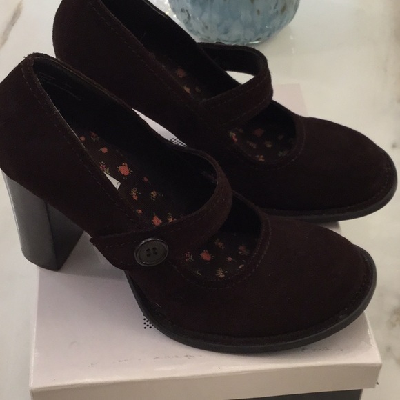 💛💛💛Cute Shoes 💛💛💛 - Picture 2 of 6